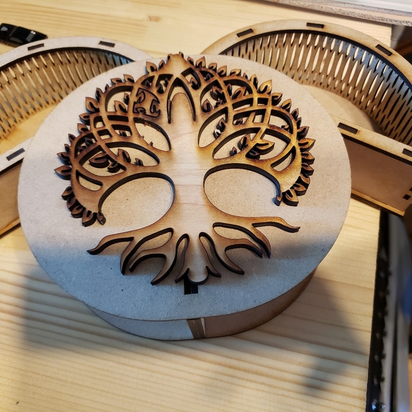 Handmade wooden trinket box - Picture 2 of 3